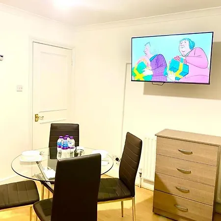 Tow Bedroom Apartment In Central London Exterior photo