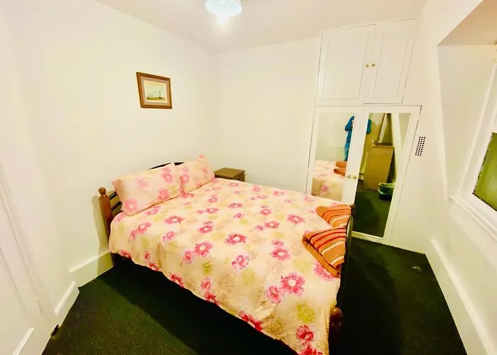 Tow Bedroom Apartment In Central London
